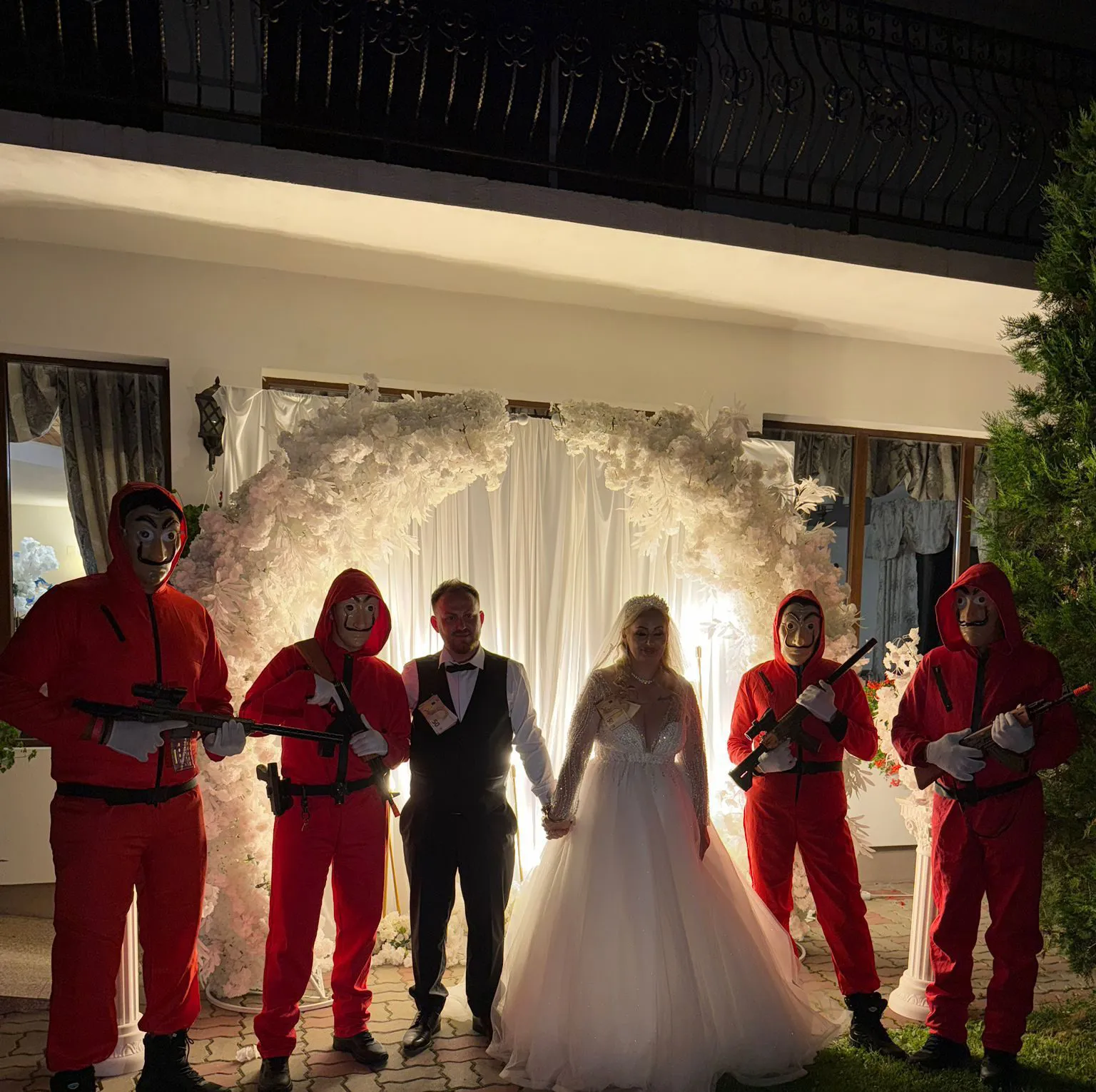 Ansamblu folcloric traditii